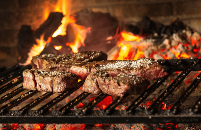 ¿Comer carne asada te puede enfermar? Esto dicen los expertos