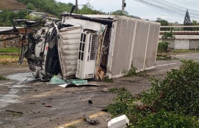 al-conductor-del-camion-accidentado-lo-trasladaron-hasta-una-casa-de-salud-de-portoviejo-ya-que-presentaba-varias-heridas