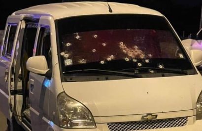 alex-guevara-director-de-la-carcel-de-sucumbios-murio-tras-ser-baleado-mientras-se-desplazaba-en-una-buseta-de-color-blanco
