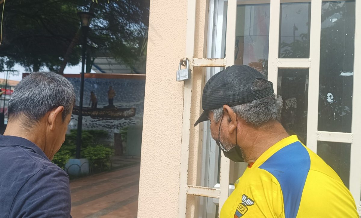 La sede barrial de Cristo Rey en Manta fue objeto de robo nuevamente. Esta vez se llevaron 35 sillas y otros objetos.