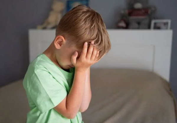 Estos son los síntomas de ansiedad infantil que debes vigilar en casa y la escuela