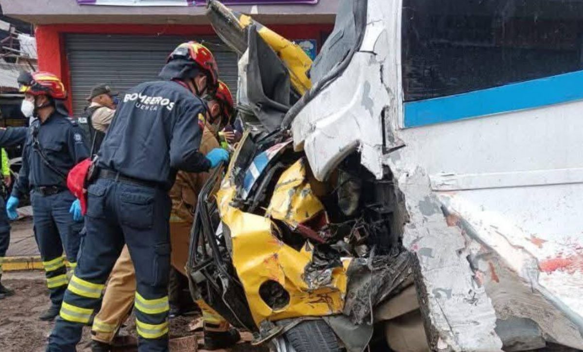 asi-ocurrio-el-accidente-causado-por-un-bus-urbano-de-guayaquil-en-cuenca-y-que-dejo-cinco-muertos