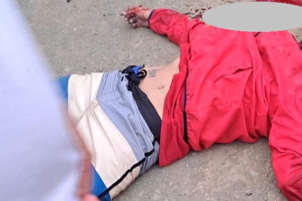La Policía Nacional desplegará 60 uniformados para patrullar La Bahía en Guayaquil tras un ataque con explosivos que dañó seis módulos.