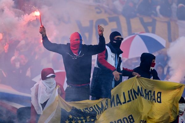 Las barras bravas, lejos de ser simples grupos de aficionados, se han convertido en un problema multifacético y de gran escala en América Latina.