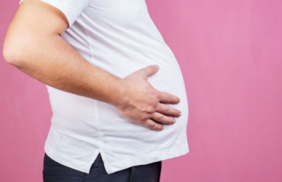 ¿Casado y con barriga? Lo que dice la ciencia sobre este fenómeno común