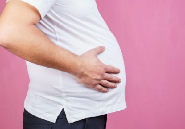 ¿Casado y con barriga? Lo que dice la ciencia sobre este fenómeno común