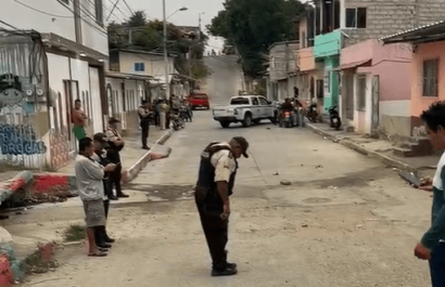 Un violento ataque en sector El Hueco del barrio La Paz de Manta deja dos hombres y una mujer heridos