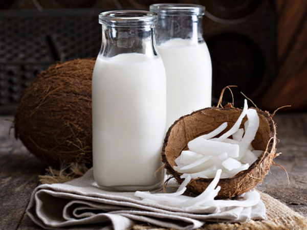 Aprende a preparar una bebida de coco casera con ingredientes naturales