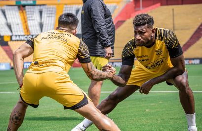 braian-oyola-y-gustavo-vallecilla-en-una-entrenamiento-en-barcelona