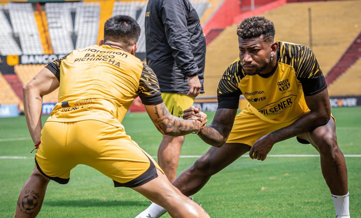 braian-oyola-y-gustavo-vallecilla-en-una-entrenamiento-en-barcelona