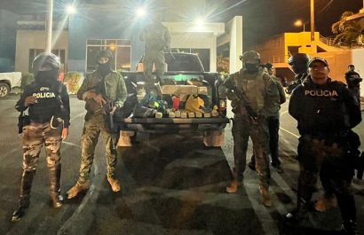 camuflados-entre-varias-canastas-navidenas-agentes-de-la-policia-nacional-encontraron-145-mil-dolares-en-efectivo