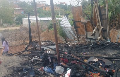 Una vivienda de construcción mixta se incendió en Manta mientras dos niños dormían en su interior.