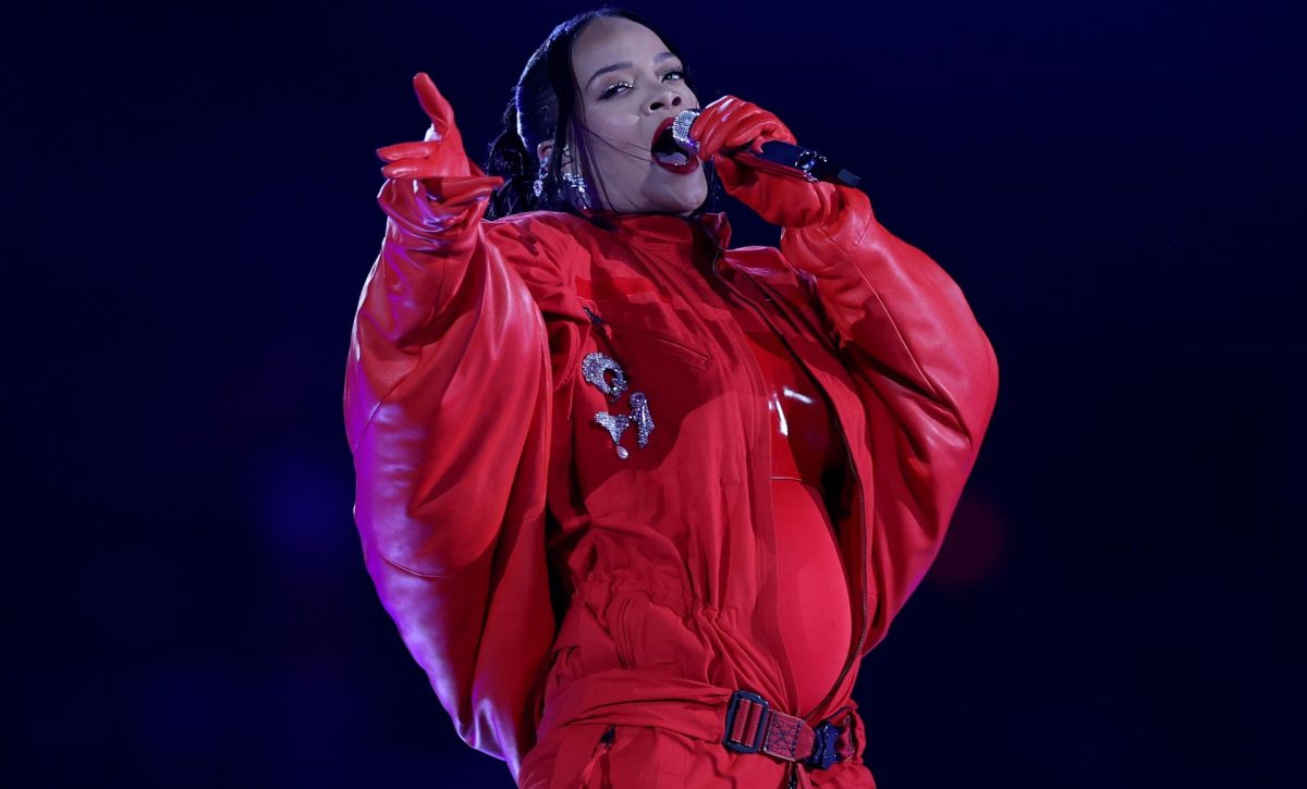 Rihanna revela su segundo embarazo en su regreso musical en el Super Bowl