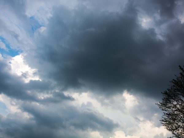 Ecuador tendrá clima nublado en la Costa y lluvias intermitentes en la Sierra este viernes 13 de junio
