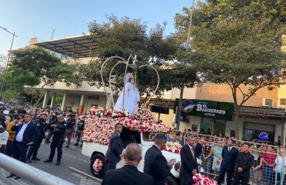 cientos-de-personas-participan-de-la-procesion-y-de-la-misa-solemne-en-honor-a-la-virgen-de-la-merced-en-portoviejo-capital-de-los-manabitas