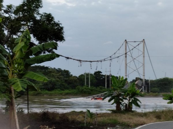 colapso-del-puente-gonzalo-icaza-cornejo