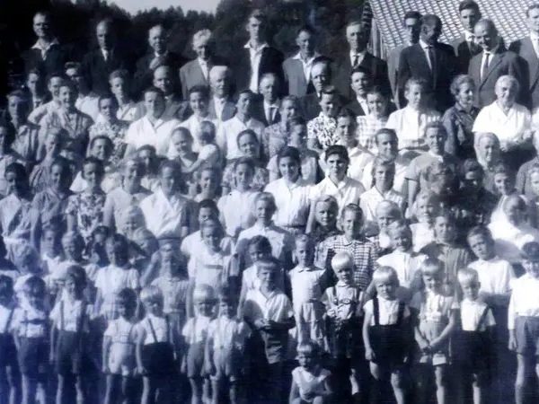 En Colonia Dignidad llegaron a vivir centenares de personas bajo el lema: "Silencio es fortaleza".