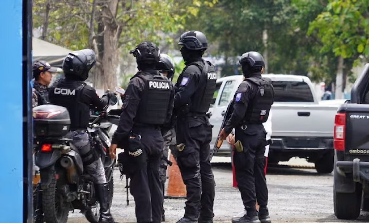 con-gran-presencia-policial-en-los-exterioresamanecio-la-penitenciaria-del-litoral-este-martes-12-de-noviembre-del-2024