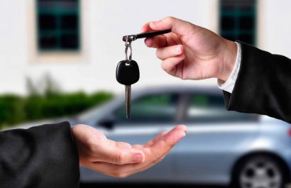 Para solicitar un crédito vehicular, es fundamental evaluar la salud financiera, que incluye ingresos estables, gastos controlados y un fondo de emergencia equivalente a tres o seis meses de gastos.