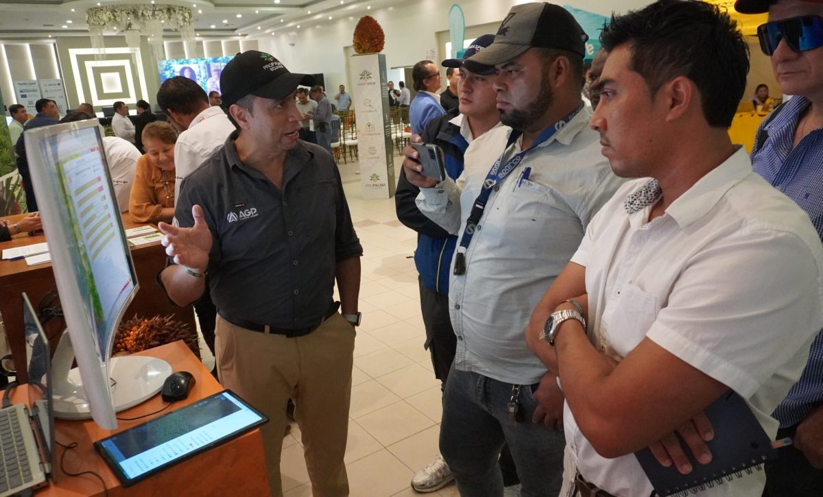 cultivadores-del-sector-palmero-de-ecuador-conocieron-la-innovacion-tecnologica-en-el-evento-summit-palmero-2025-en-santo-domingo-de-los-tsachilas-ecuador
