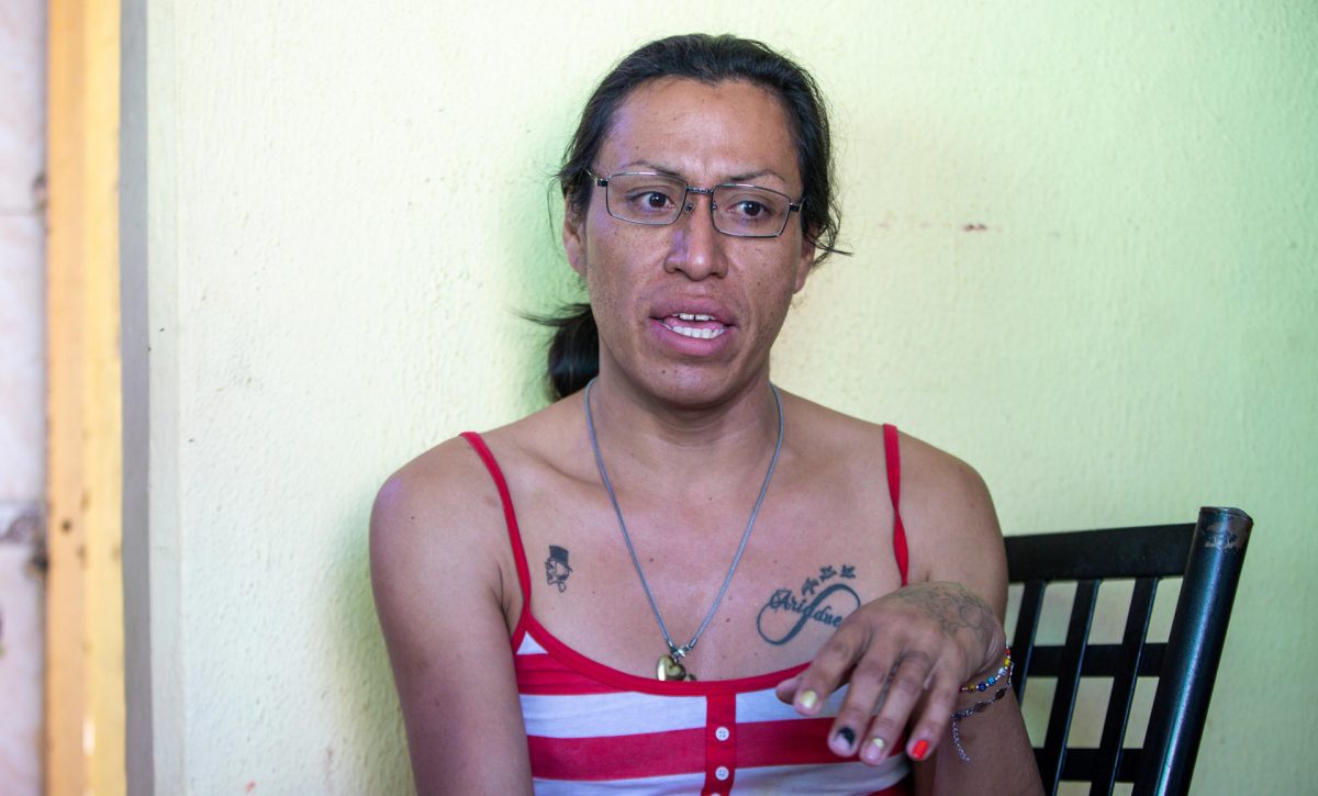 Colectivo trans mexicano arropa a personas en situación de calle en Navidad