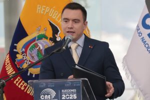 Presidente Daniel Noboa se solidariza con Miguel Uribe tras atentado en Bogotá