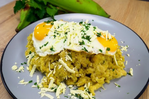 Preferencias de desayuno en Ecuador: el bolón de verde lidera, pero no está solo