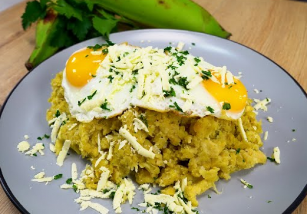 Preferencias de desayuno en Ecuador: el bolón de verde lidera, pero no está solo