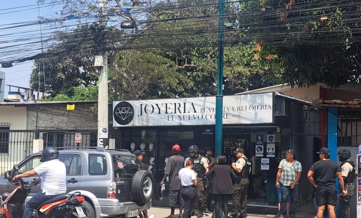 detienen-a-sospechoso-de-asalto-a-joyeria-en-la-calle-america-de-portoviejo-hubo-cruce-de-balas