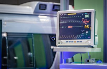 dispositivo-monitoreo-electrocardiografico-ecg_62754-40