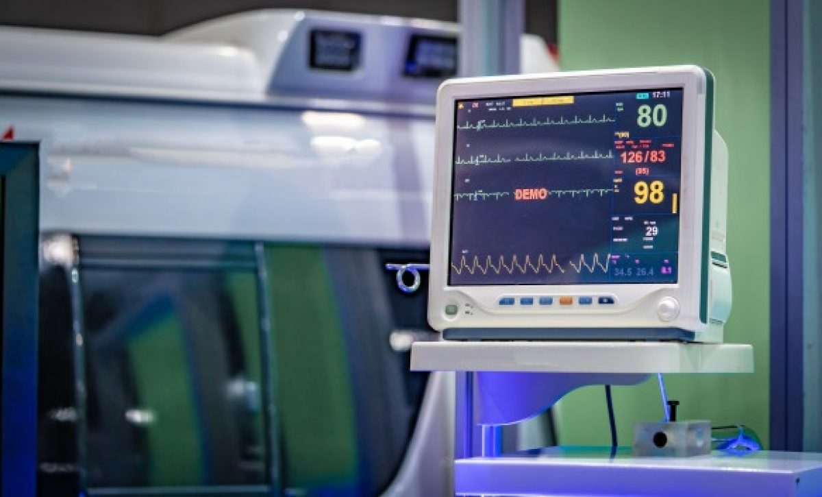dispositivo-monitoreo-electrocardiografico-ecg_62754-40