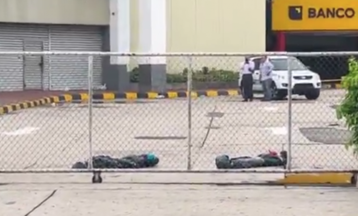 dos-bultos-parecidos-a-cadaveres-fueron-abandonados-en-complejo-judicial-de-guayaquil