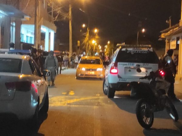 dos-ocupantes-de-un-taxi-fueron-asesinados-a-bala-en-manta-manabi