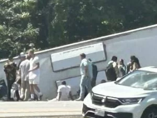 Tragedia en autopista de Nueva York Autobús turístico vuelca y deja cinco fallecidos