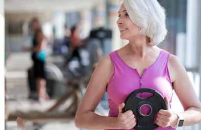 Estos movimientos diarios pueden proteger tu salud en la menopausia, según expertos