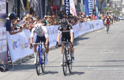 el-ciclista-espanol-oscar-sevilla-se-consagro-como-el-ganador-de-la-etapa-1-de-la-vuelta-al-ecuador-y-rompio-un-record
