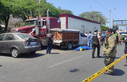 el-conductor-de-un-trailer-muere-tras-choque-multiple-en-manta