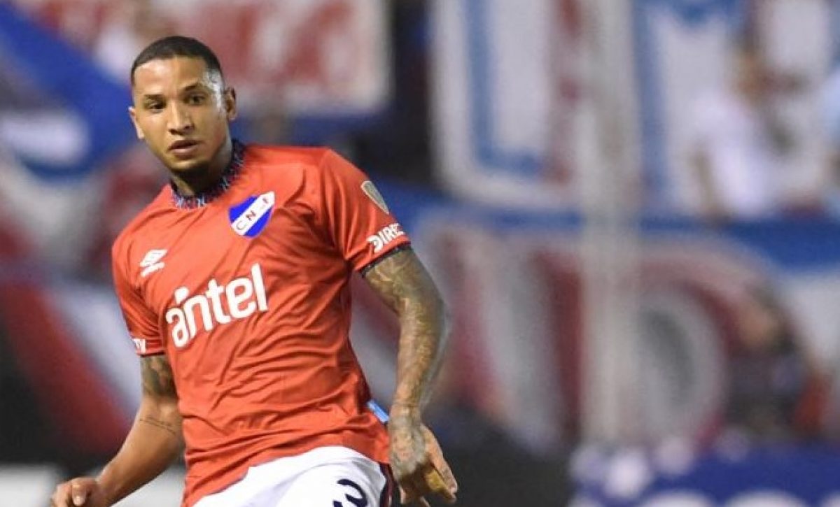 el-defensa-uruguayo-juan-izquierdo-fallecio-tras-permanecer-cinco-dias-internado-tras-desplomarse-durante-un-partido-de-futbol
