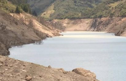el-embalse-mazar-el-mas-importante-del-pais-registra-sus-niveles-mas-bajos-en-acumulacion-de-agua-aseguro-el-gobierno