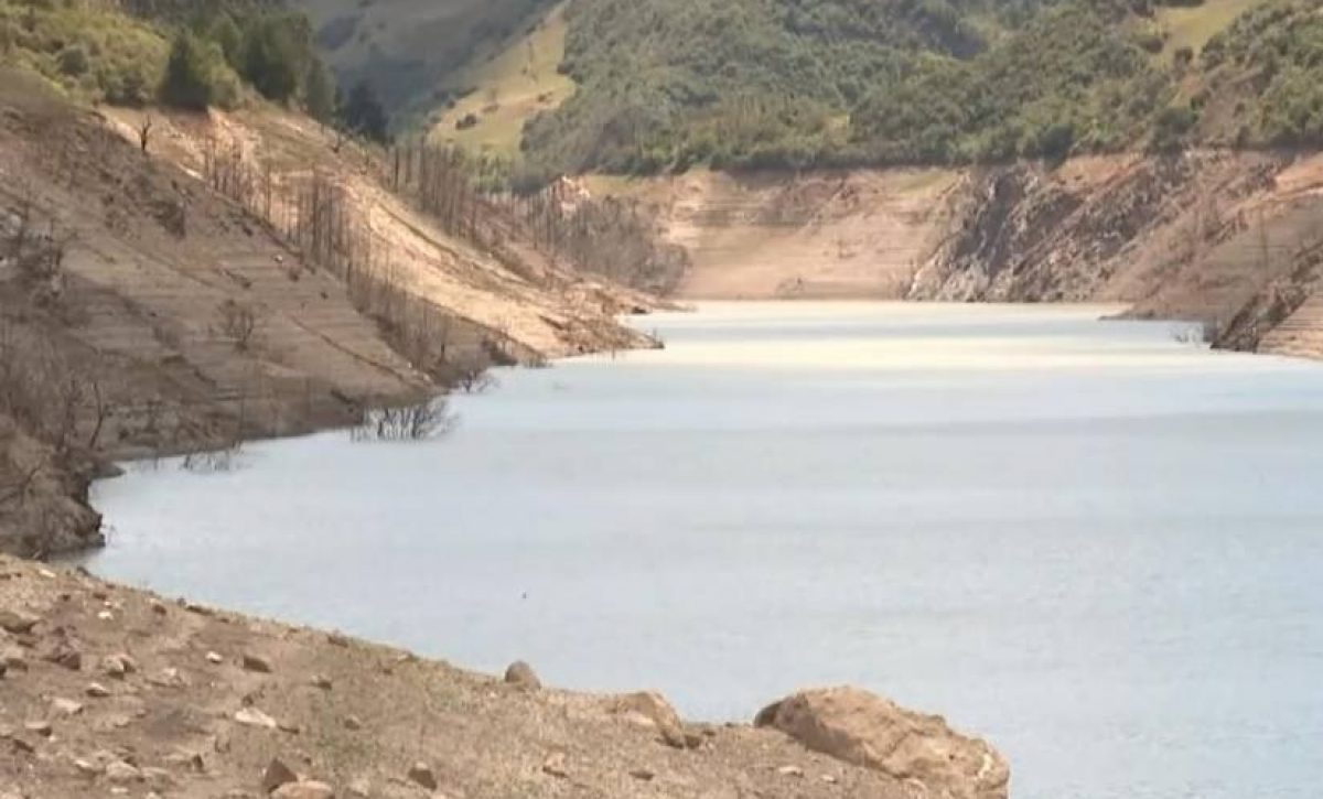 el-embalse-mazar-el-mas-importante-del-pais-registra-sus-niveles-mas-bajos-en-acumulacion-de-agua-aseguro-el-gobierno