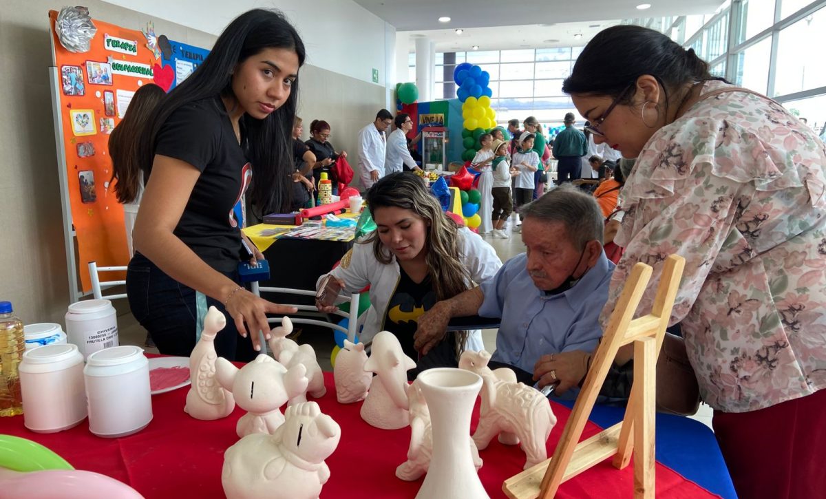 el-hospital-de-especialidades-en-portoviejo-celebro-a-sus-pacientes-geriatricos-que-llegaron-a-esta-casa-de-salud