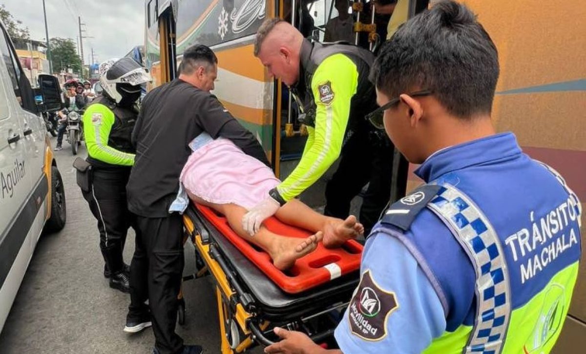 el-nacimiento-de-un-bebe-dentro-de-un-bus-urbano-en-la-ciudad-de-machala-paso-de-la-alegria-a-la-tristeza-en-cuestion-de-minutos