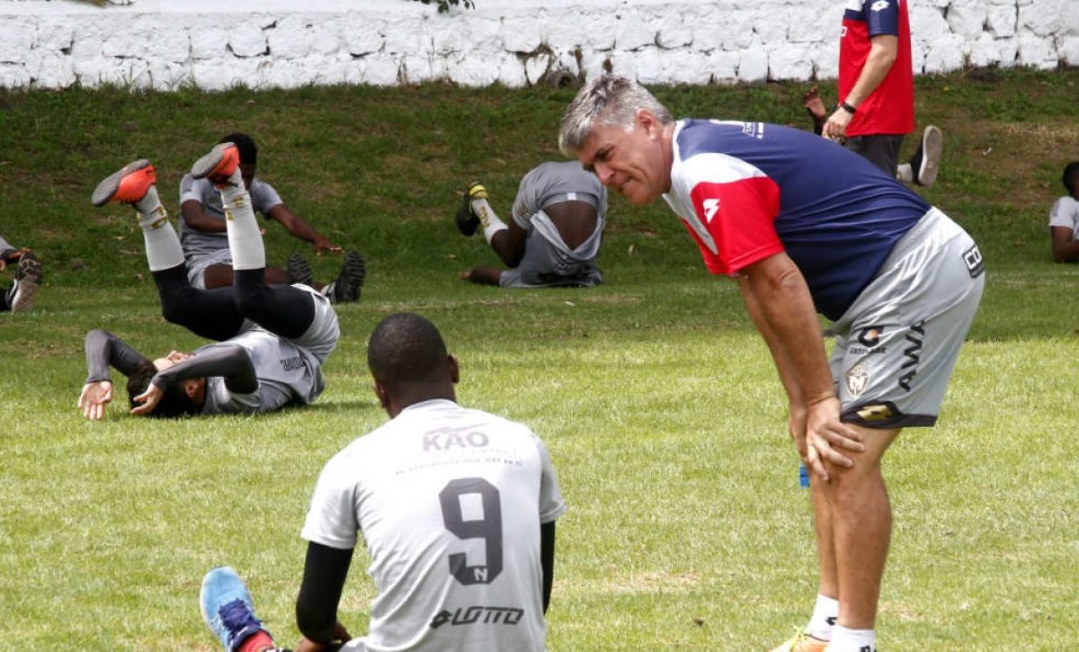 el-nacional-uno-de-los-equipos-mas-tradicionales-y-ganadores-del-futbol-ecuatoriano-atraviesa-una-crisis-sin-precedentes