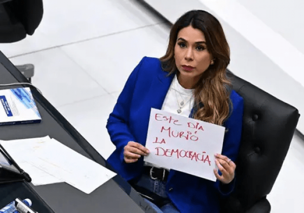El Congreso de El Salvador aprueba reforma para permitir reelección indefinida del presidente