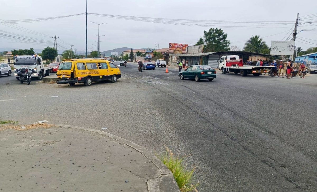 el-sector-las-penas-ubicado-en-la-via-portoviejo-crucita-en-manabi-se-convirtio-en-el-escenario-de-un-accidente-de-transito