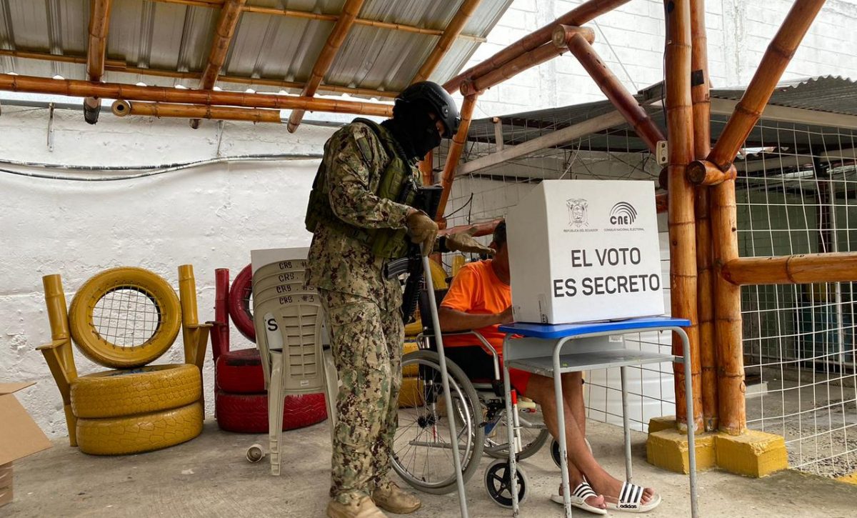 elecciones-ecuador-118-personas-ejercieron-el-voto-ppl-en-manabi-2