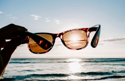 ¿Tus gafas de sol te están dañando los ojos? Esto debes saber antes de usarlas
