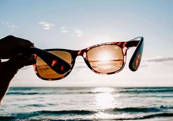 ¿Tus gafas de sol te están dañando los ojos? Esto debes saber antes de usarlas