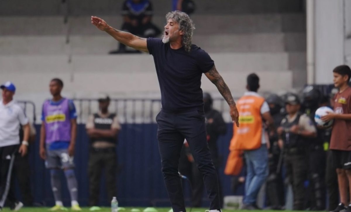 emelec-se-quedaria-sin-tecnico-para-la-temporada-2025-tras-conocerse-que-el-colombiano-leonel-alvarez-renunciaria-al-cargo