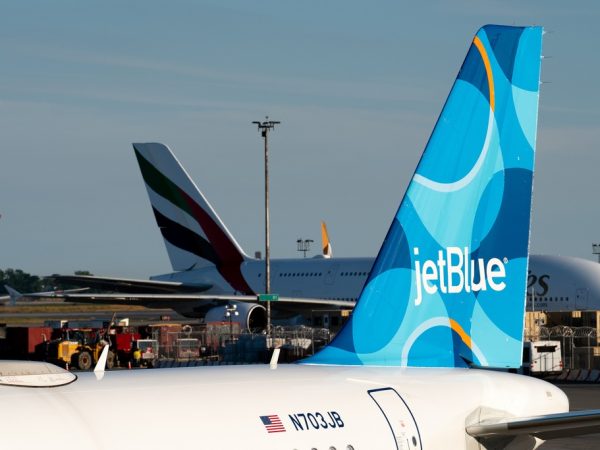 en-el-aeropuerto-de-los-angeles-en-estados-unidos-se-encontraron-dos-cadaveres-en-el-tren-de-aterrizaje-de-un-avion